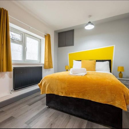 Stunning One Bedroom Apartments Near Shops & Central Кардифф Экстерьер фото