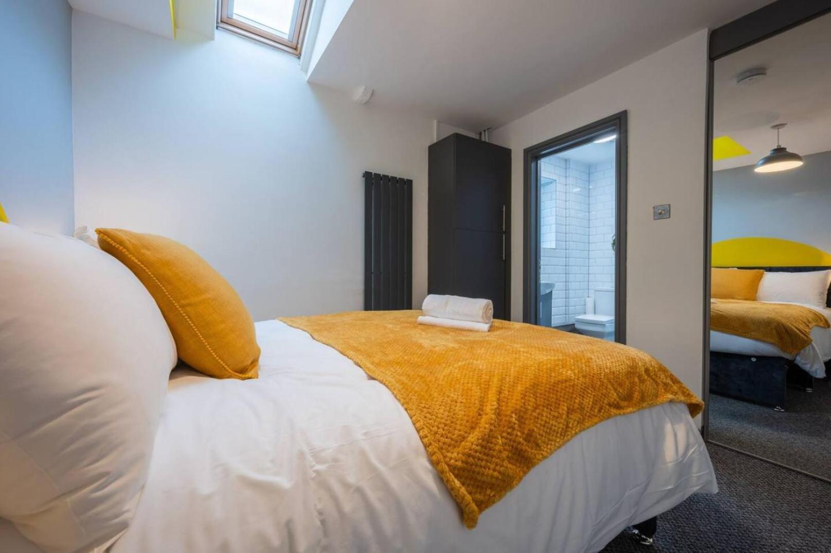Stunning One Bedroom Apartments Near Shops & Central Кардифф Экстерьер фото
