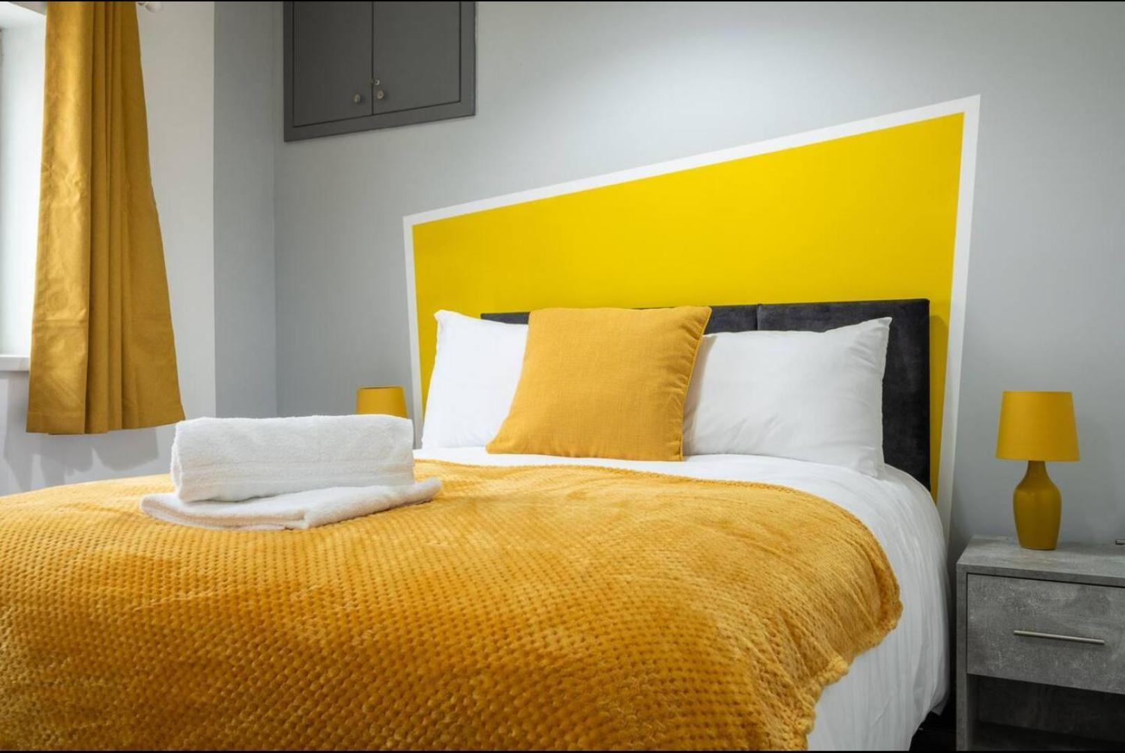 Stunning One Bedroom Apartments Near Shops & Central Кардифф Экстерьер фото