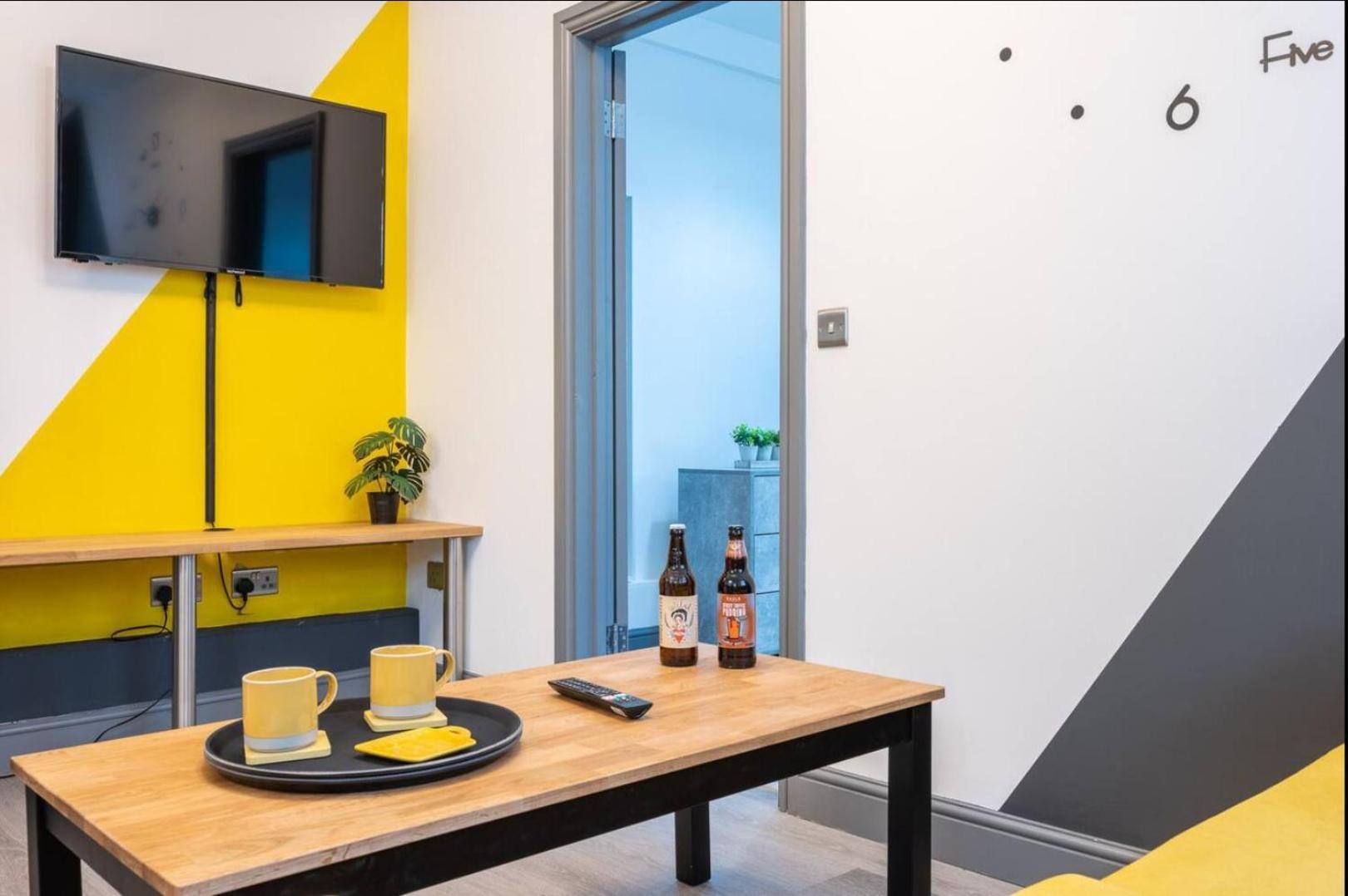 Stunning One Bedroom Apartments Near Shops & Central Кардифф Экстерьер фото